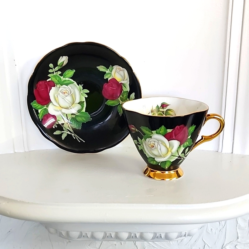 1950's Windsor England Bone China Tea Cup & Saucer Red/white/gold collectible